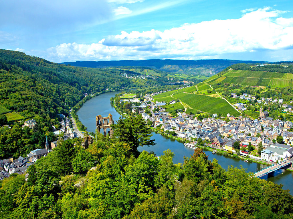 Blick von der Grevenburg auf Traben-Trarbach - Mosel Urlaub in Ferienwohnungen Traben-Trarbach, Weihertorplatz 8, 56841 Traben-Trarbach