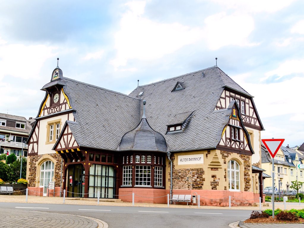 Bahnhof Traben-Trarbach - Mosel Urlaub in Ferienwohnungen Traben-Trarbach, Weihertorplatz 8, 56841 Traben-Trarbach