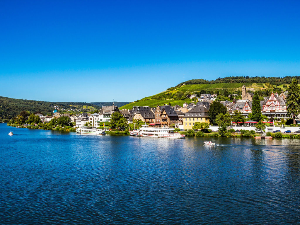 Blick auf Traben - Urlaub der Mosel in Ferienwohnungen Traben-Trarbach, Weihertorplatz 8, 56841 Traben-Trarbach