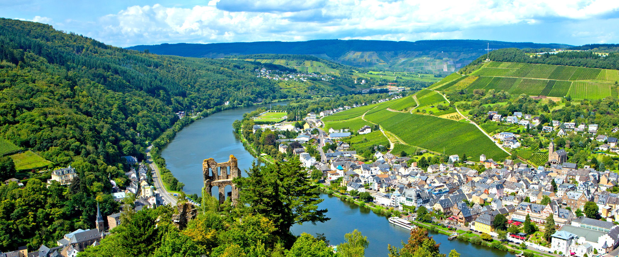 Blick von der Grevenburg auf Traben-Trarbach - Mosel Urlaub in Ferienwohnungen Traben-Trarbach, Weihertorplatz 8, 56841 Traben-Trarbach